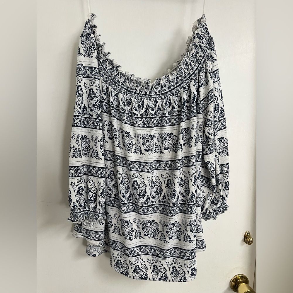 Mellowday EUC!  Sz L in white/navy.  Stretchy and comfortable!  No sign of wear.